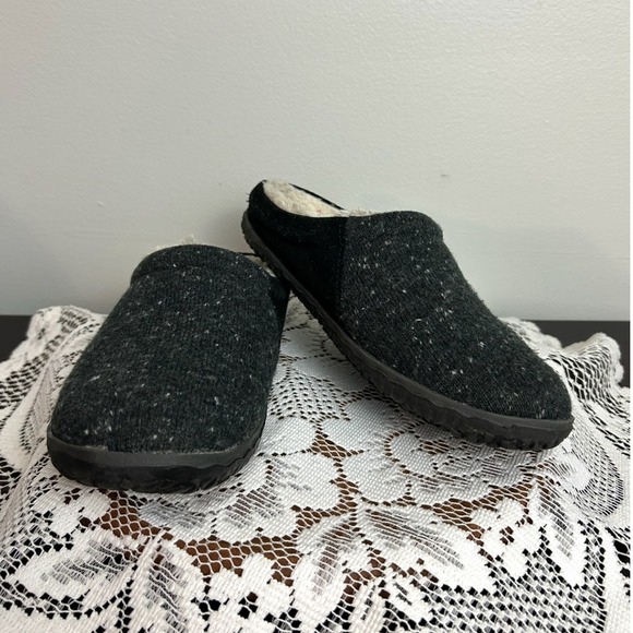 Minnetonka Womens Clogs Slippers Sz 7 Gray Fur Lined Mules Cozy Suede Flats - Picture 1 of 12
